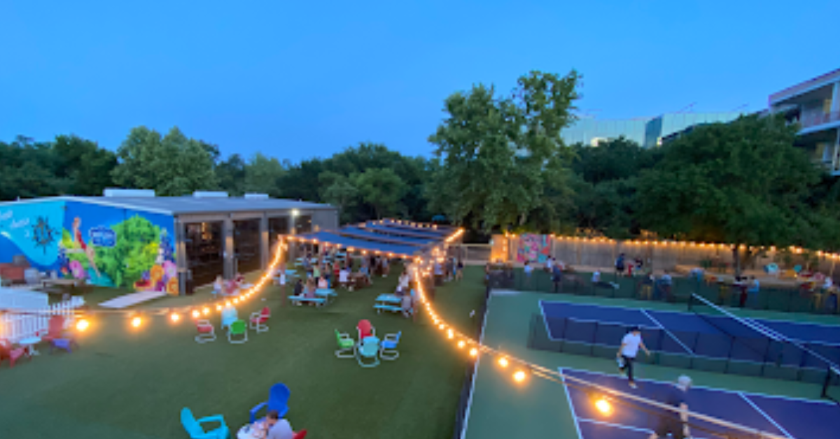 Bouldin Acres Beer Garden court