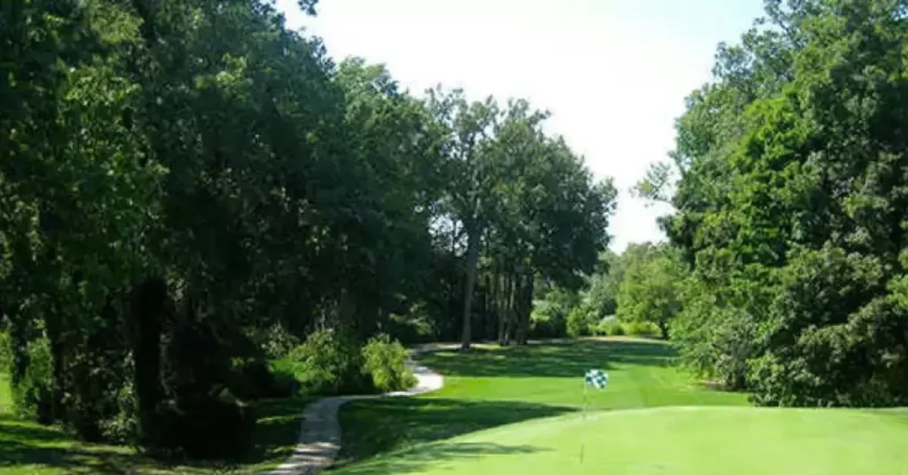 Fox Creek Golf and Racquet Club